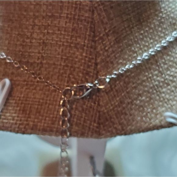 Beautiful Dainty Cutout Pineapple Link Necklace  NWT - Picture 4 of 5